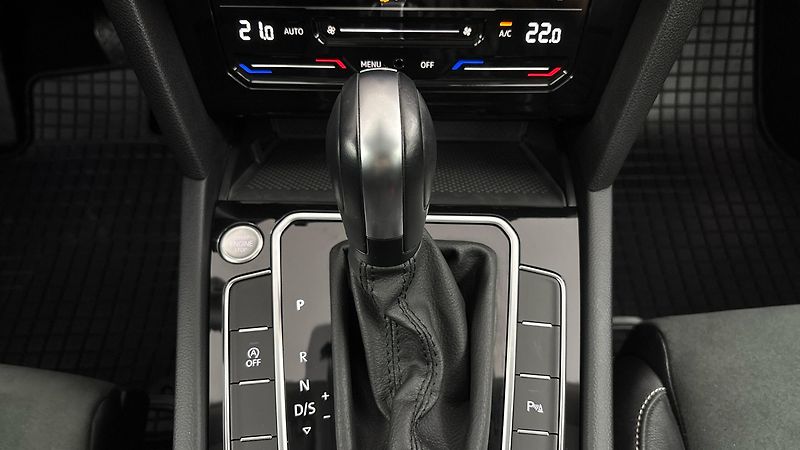 Volkswagen Passat 2.0 TDI DSG Elegance Variant - fotka 24 z 27