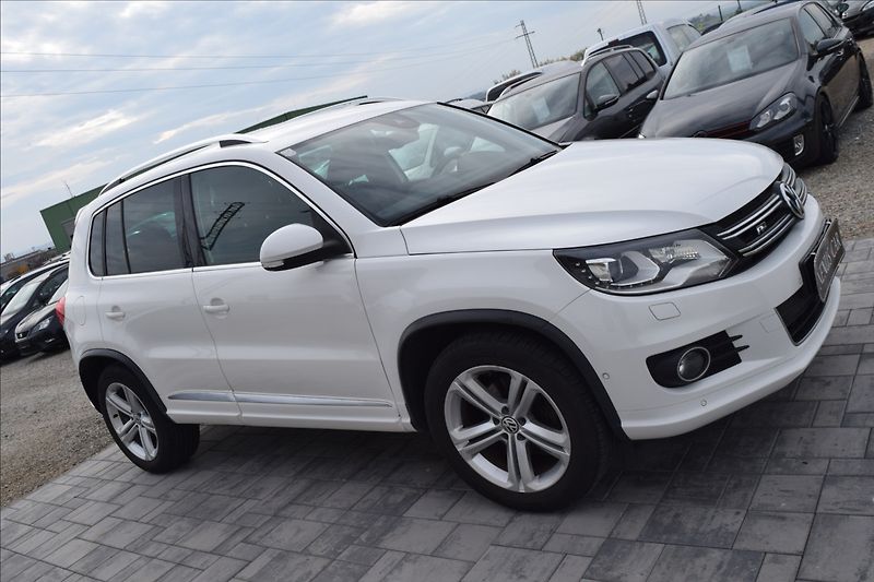 Volkswagen Tiguan 2,0 TDi 81KW R-LINE - fotka 4 z 51