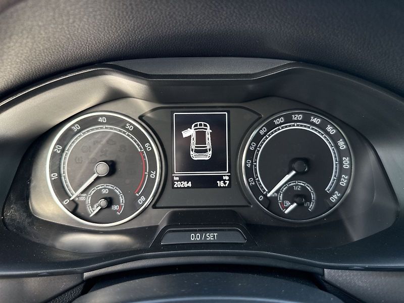 Škoda Kamiq (2023) 1.0 TSI Style - fotka 6 z 30