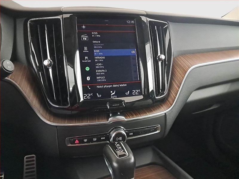Volvo XC60 (2018) D4 AWD - fotka 12 z 24
