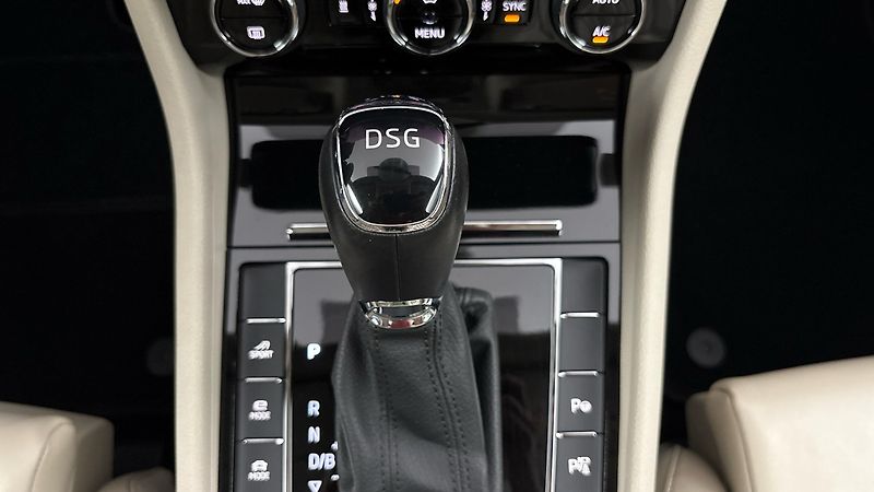 Škoda Superb 1.4 TSI iV DSG L&K Combi - fotka 28 z 37