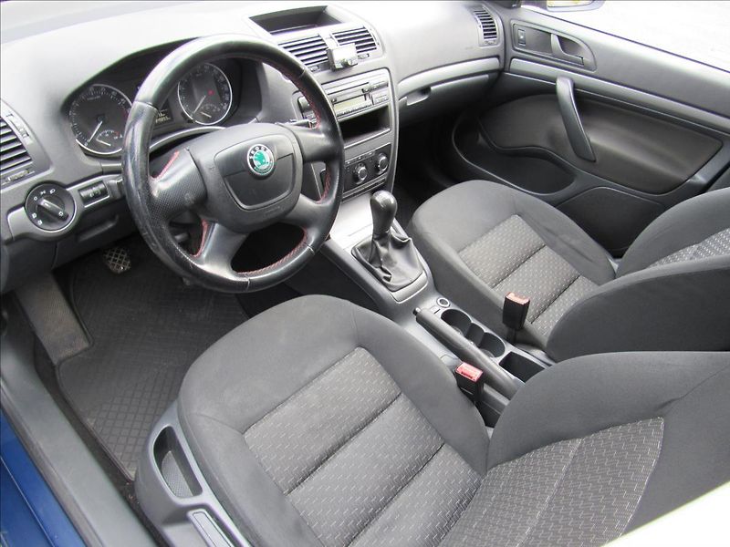 Škoda Octavia 1,6 TDi 77kW Sedan - fotka 9 z 30