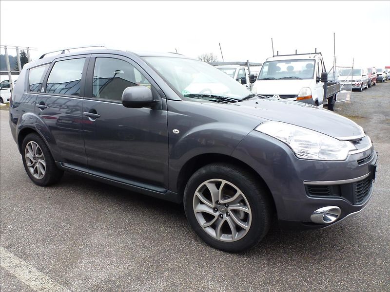 Citroën C-Crosser 2,2 HDi SX 7míst 4x4 - fotka 6 z 53