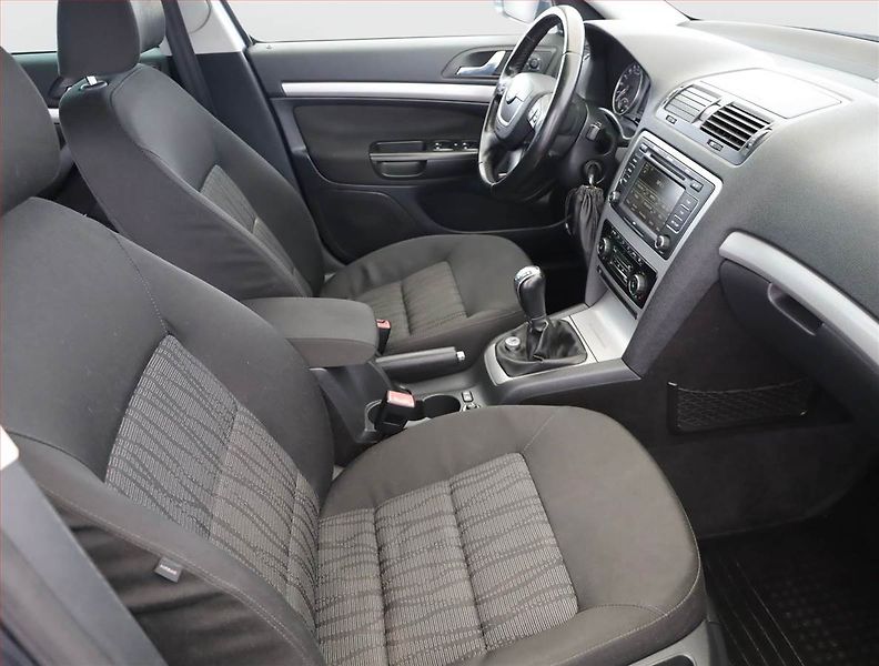 Škoda Octavia (2009) 1.6 TDI, Serv.kniha, po STK - fotka 7 z 17