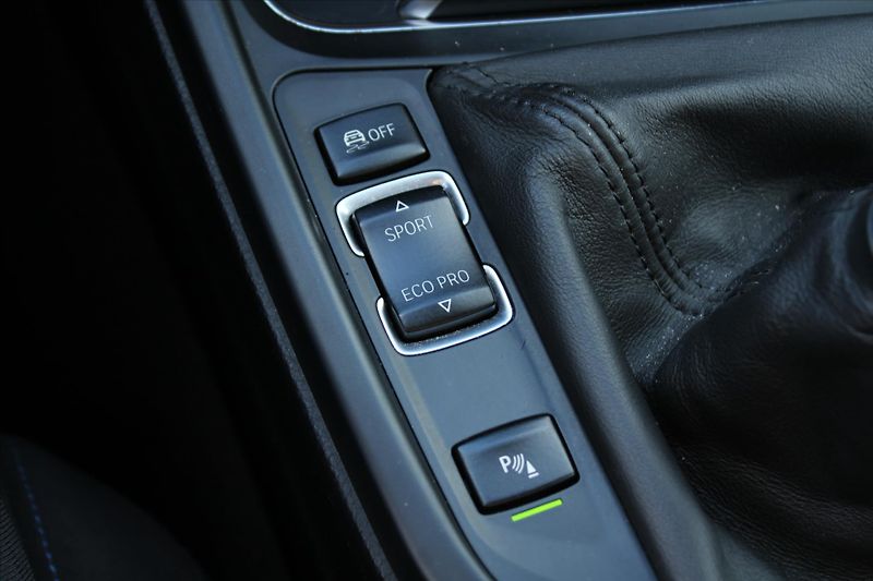 BMW Řada 3 320d xDrive 140kW M PAKET ČR - fotka 24 z 29
