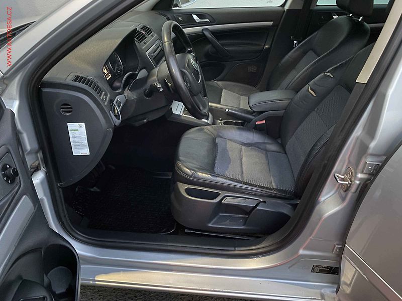 Škoda Octavia (2010) 2.0TDI, Elegance, DSG, xenon - fotka 9 z 17