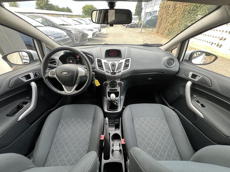 Ford Fiesta 1.25i  ZÁMEK Ř.P. PŮVOD ČR - fotka 14 z 37