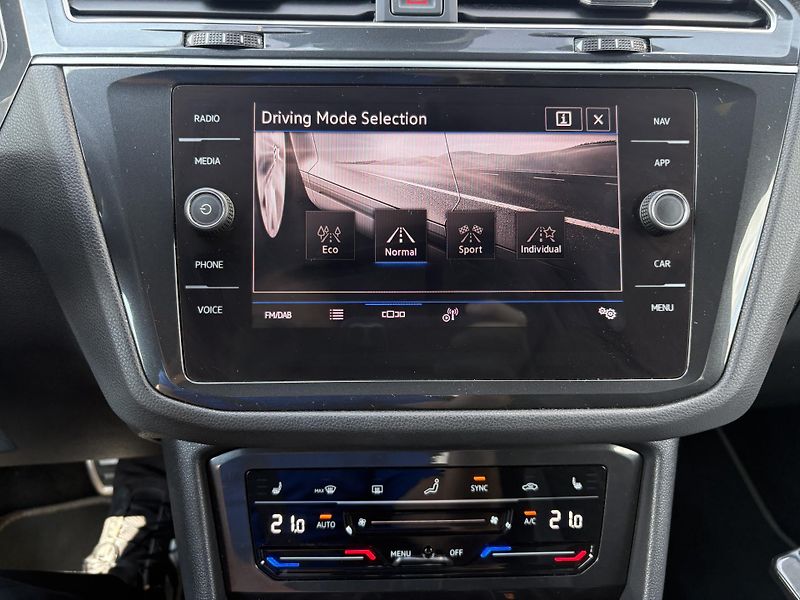 Volkswagen Tiguan 2.0 TSI DSG 4MOTION R-LINE 140 - fotka 17 z 28