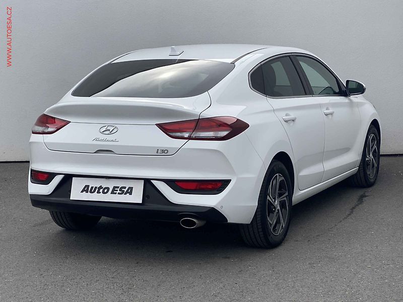 Hyundai i30 (2022) 1.0 T-GDI, 1.maj,ČR, servis - fotka 4 z 19