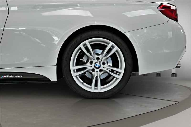 BMW Řada 4 430i M-Sport - fotka 11 z 24