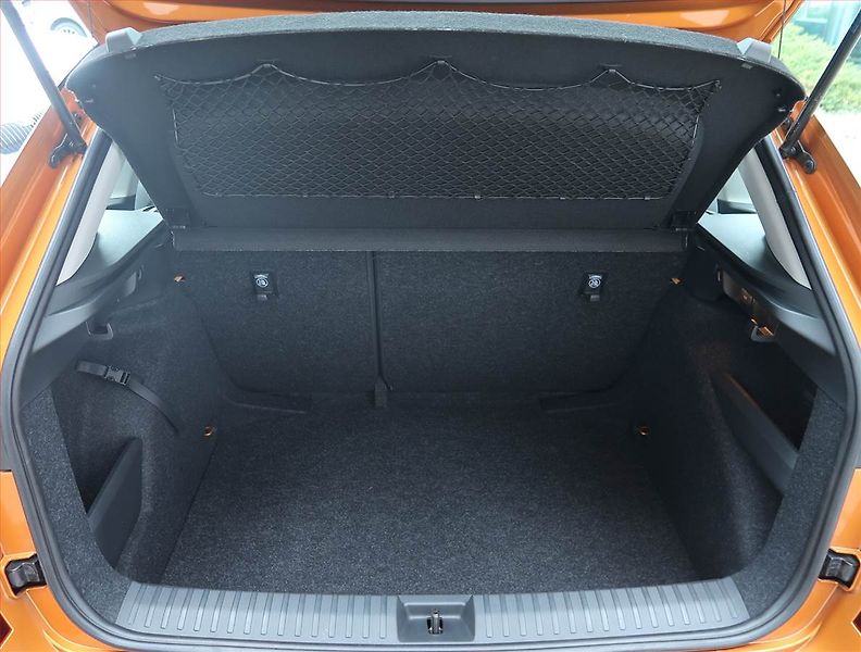 Škoda Kamiq (2024) 1.0 TSI - fotka 13 z 23