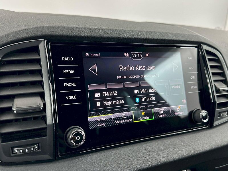 Škoda Karoq (2025) DSG 1.5TSI 110kW SportLine - fotka 17 z 36
