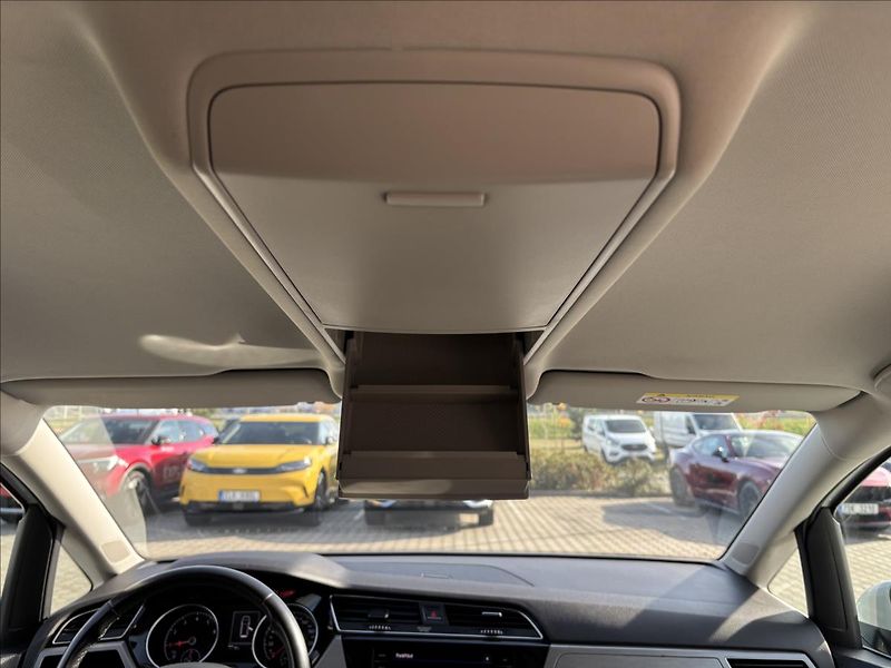 Volkswagen Touran 1,5 TSi Maraton Edition 7.Míst - fotka 21 z 47