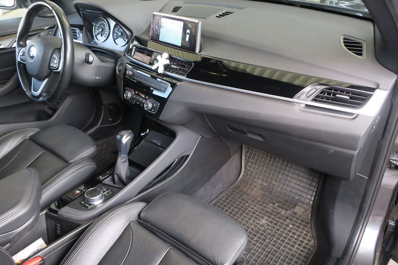 BMW X1 (2017) 2.0 xDrive25d SPORT LINE - fotka 36 z 48