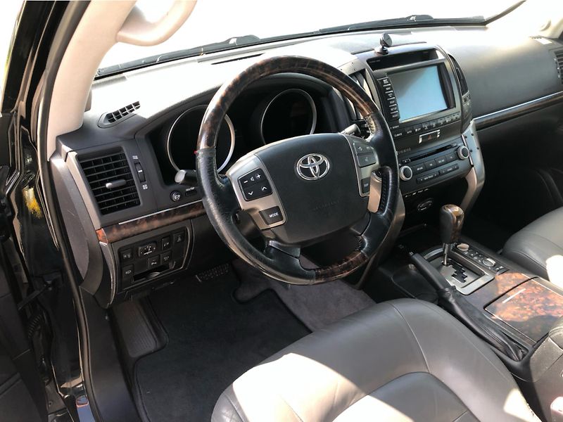 Toyota Land Cruiser 200 D-4D A/T 7 míst - fotka 5 z 30
