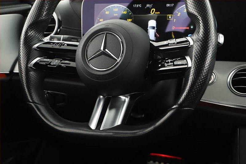 Mercedes-Benz Třídy E (2021) AMG Paket E 300 e 4MATIC - fotka 24 z 31