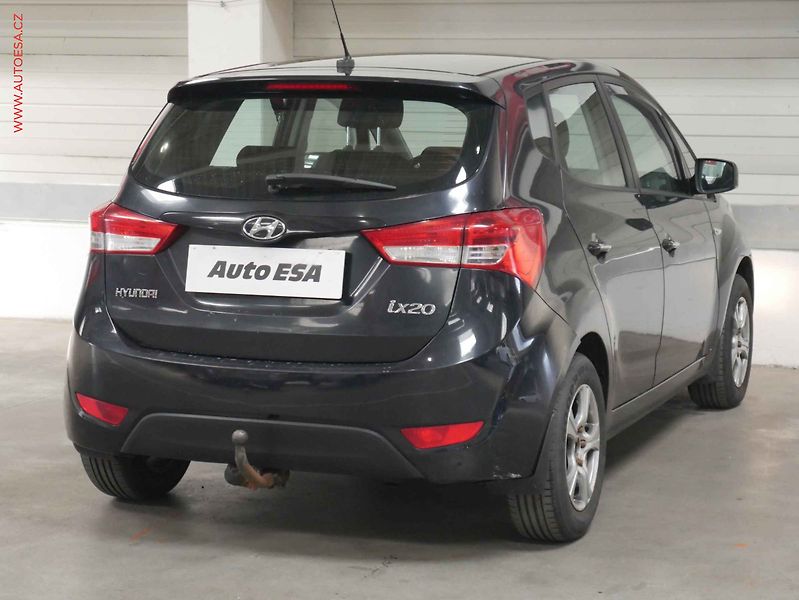 Hyundai ix20 (2011) 1.4i, ČR, AC, park.asist - fotka 6 z 17