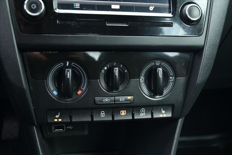 Škoda Rapid 1.0 TSI 81kW 1.MAJITEL DPH ČR - fotka 16 z 20