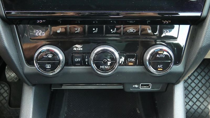 Škoda Octavia Combi 1,5 TSi  Ambition - fotka 17 z 24