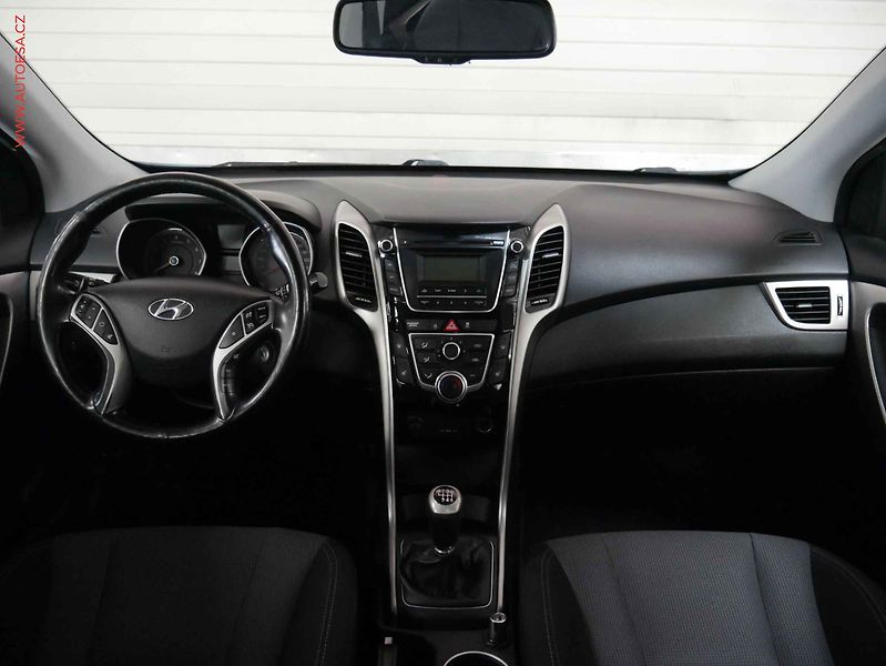 Hyundai i30 (2013) 1.6i, ČR, AC, výhřev sed - fotka 8 z 18