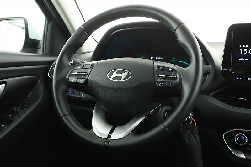 Hyundai i30 (2025) Family Smart 1.5 T-GDI MHEV 48 - fotka 8 z 20