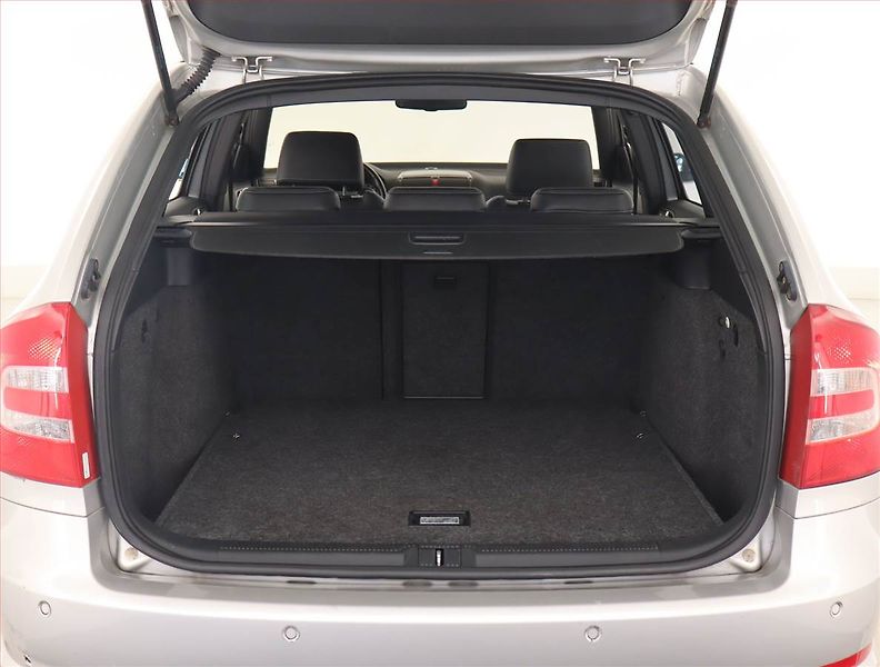 Škoda Octavia (2007) RS 2.0 TDI, Serv.kniha - fotka 13 z 19