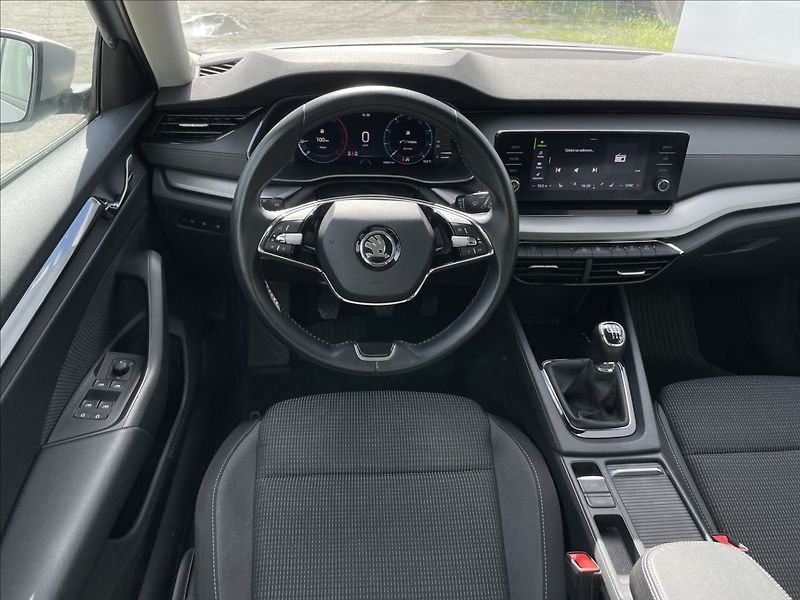 Škoda Octavia 2,0 TDI Combi Ambition Plus - fotka 7 z 22