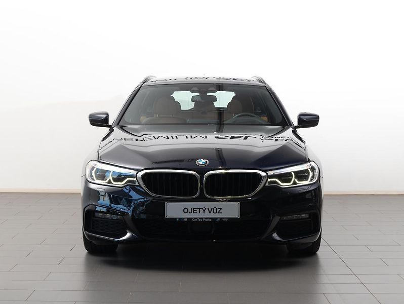 BMW Řada 5 530d xDrive Touring - fotka 2 z 22