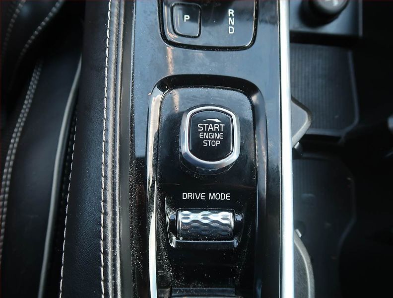 Volvo XC90 (2020) R-Design B5 AWD - fotka 17 z 21