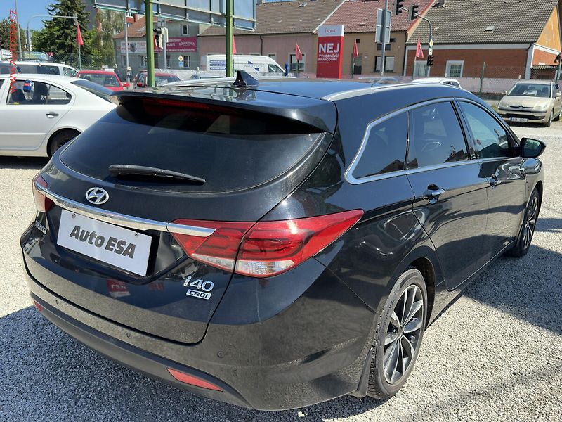 Hyundai i40 (2015) 1.7 CRDi, ČR, AC, park.asist - fotka 4 z 20