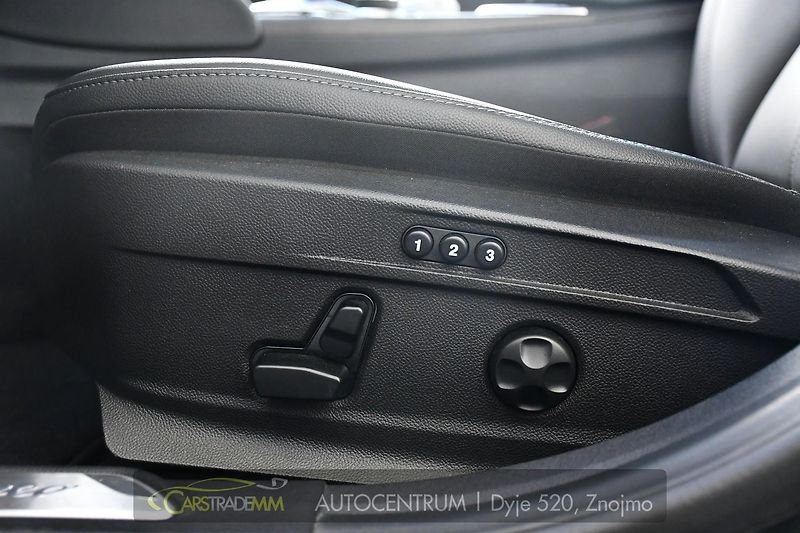 Alfa Romeo Giulia 2.2JTDm 154kw Ti - fotka 24 z 53