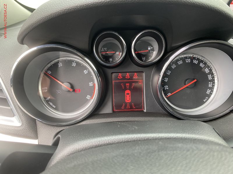 Opel Mokka (2013) 1.7 CDTi, Cosmo, navi - fotka 15 z 15