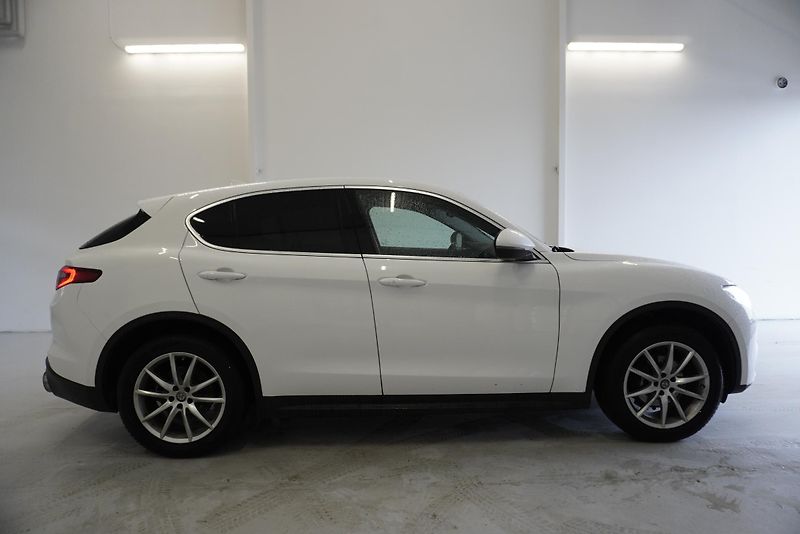 Alfa Romeo Stelvio 2.0 TB 280PS Q4 AUT. - fotka 6 z 29