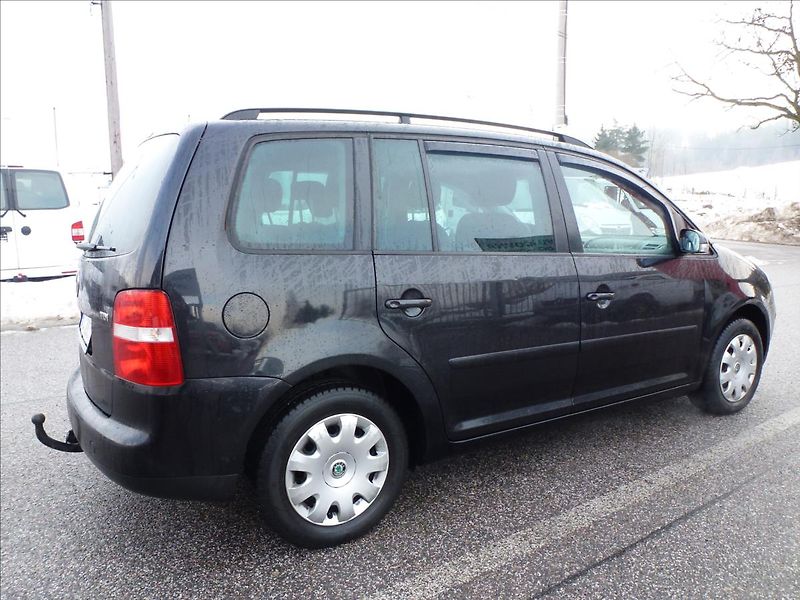 Volkswagen Touran 2,0 TDI 6rychl,TZ,Klima,7míst - fotka 8 z 45