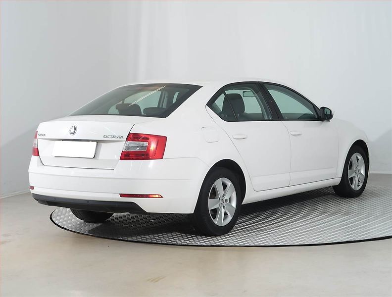 Škoda Octavia (2019) 1.6 TDI, Tempomat - fotka 5 z 14