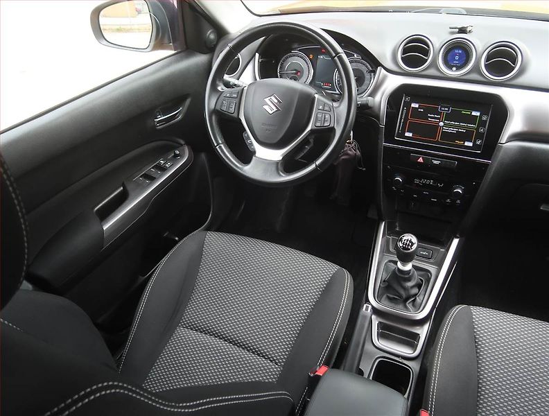 Suzuki Vitara (2020) GL + 1.4 BoosterJet - fotka 7 z 19
