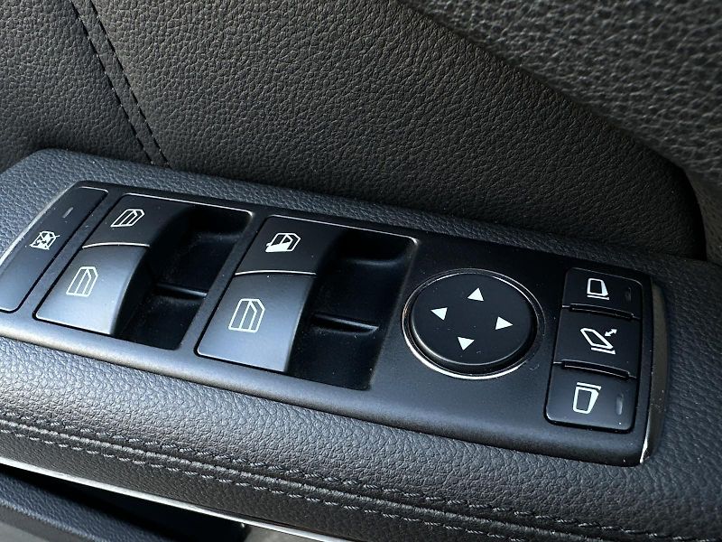 Mercedes-Benz Třídy E 350 4Matic 272PS NAVI KAMERA+P - fotka 12 z 39