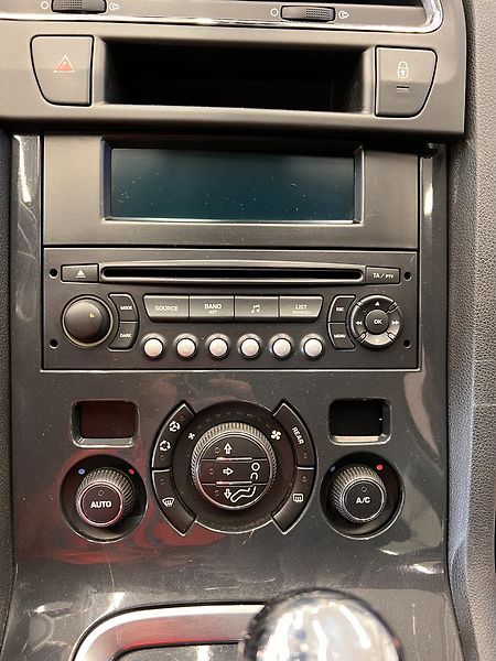 Peugeot 5008 1.6HDi 80kW - fotka 10 z 15