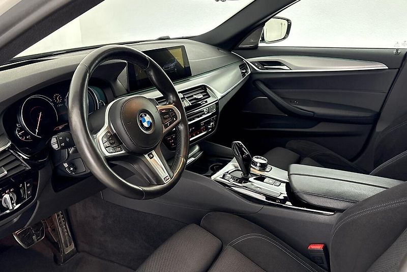 BMW Řada 5 540d xDrive - fotka 7 z 27