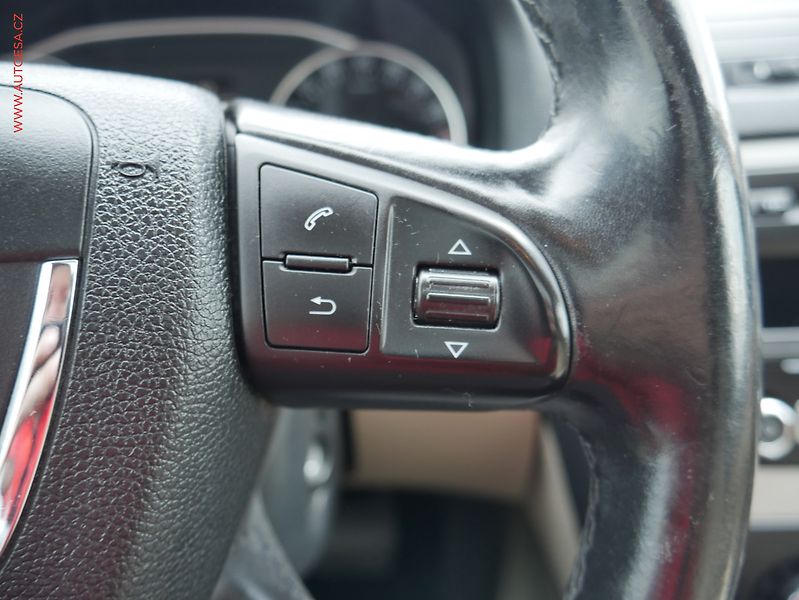 Škoda Octavia (2011) 1.6 TDi, Elegance, DSG - fotka 16 z 20