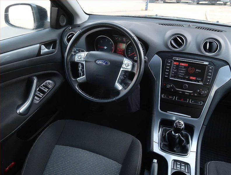 Ford Mondeo (2012) 1.6 TDCi, Navi, Tempomat - fotka 7 z 20