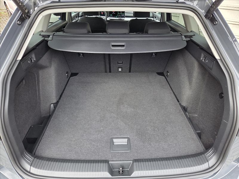 Volkswagen Golf 1,5 eTSi 110kW DSG Tov.záruka - fotka 11 z 23