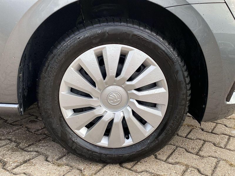 Škoda Scala (2023) 1.0 TSI DSG Ambition - fotka 24 z 28