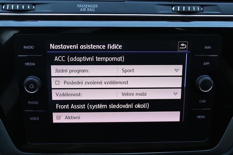 Volkswagen Touran 2.0TDI DSG 110kW - fotka 31 z 50