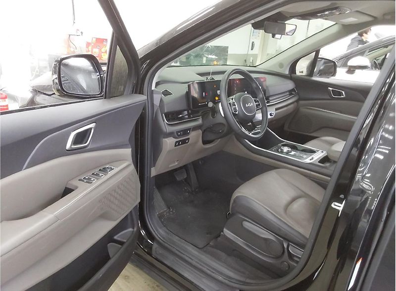 Kia Carnival 2.2-9MÍST-NA CESTĚ - fotka 8 z 15