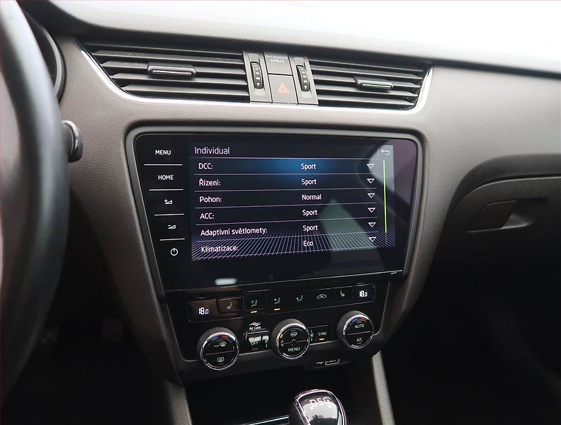 Škoda Octavia (2018) Laurin&Klement 2.0 TDI - fotka 19 z 31