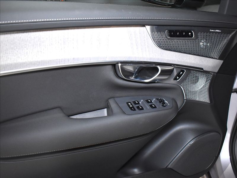 Volvo XC90 (2026) 2,0 T8  Plus Dark - fotka 10 z 35