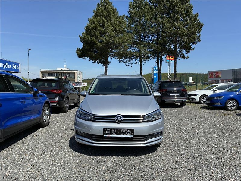 Volkswagen Touran 2,0 7 MÍST,TAŽNÉ,LED - fotka 3 z 16