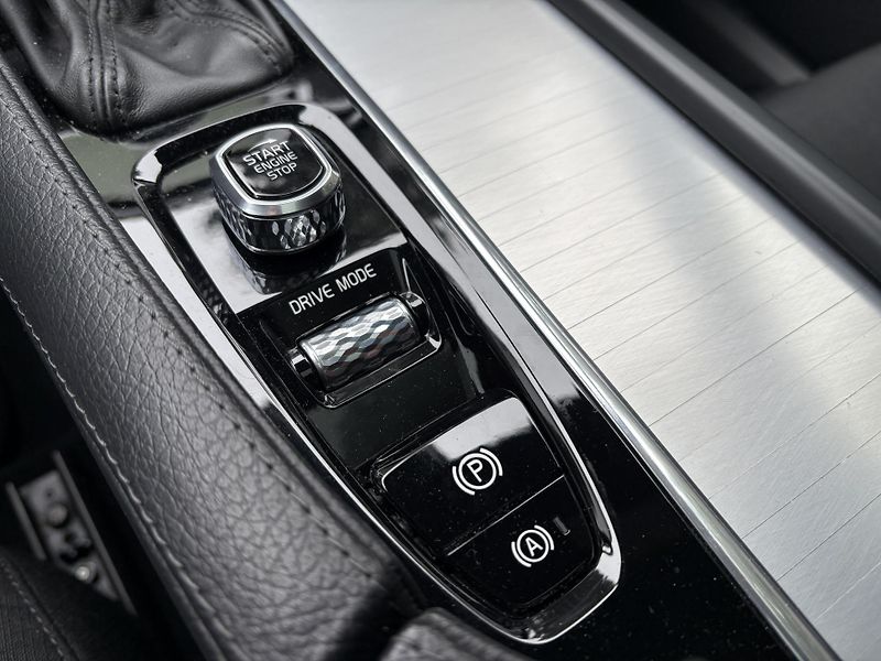 Volvo XC90 (2019) D5 AWD  Pano, Head, 360 - fotka 23 z 35