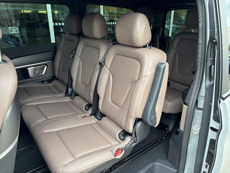 Mercedes-Benz Třídy V (2026) 2,0 300 d / Exclusive / L / 4M - fotka 5 z 9